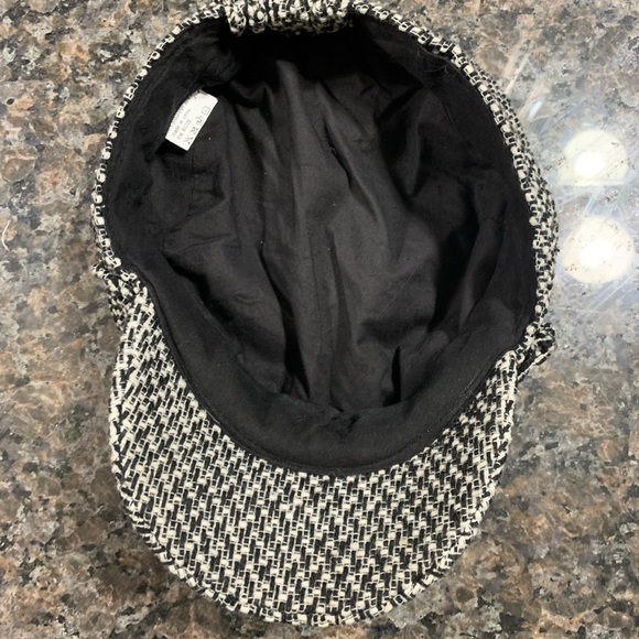 EUC Black & White Tweed Hat - Picture 4 of 5